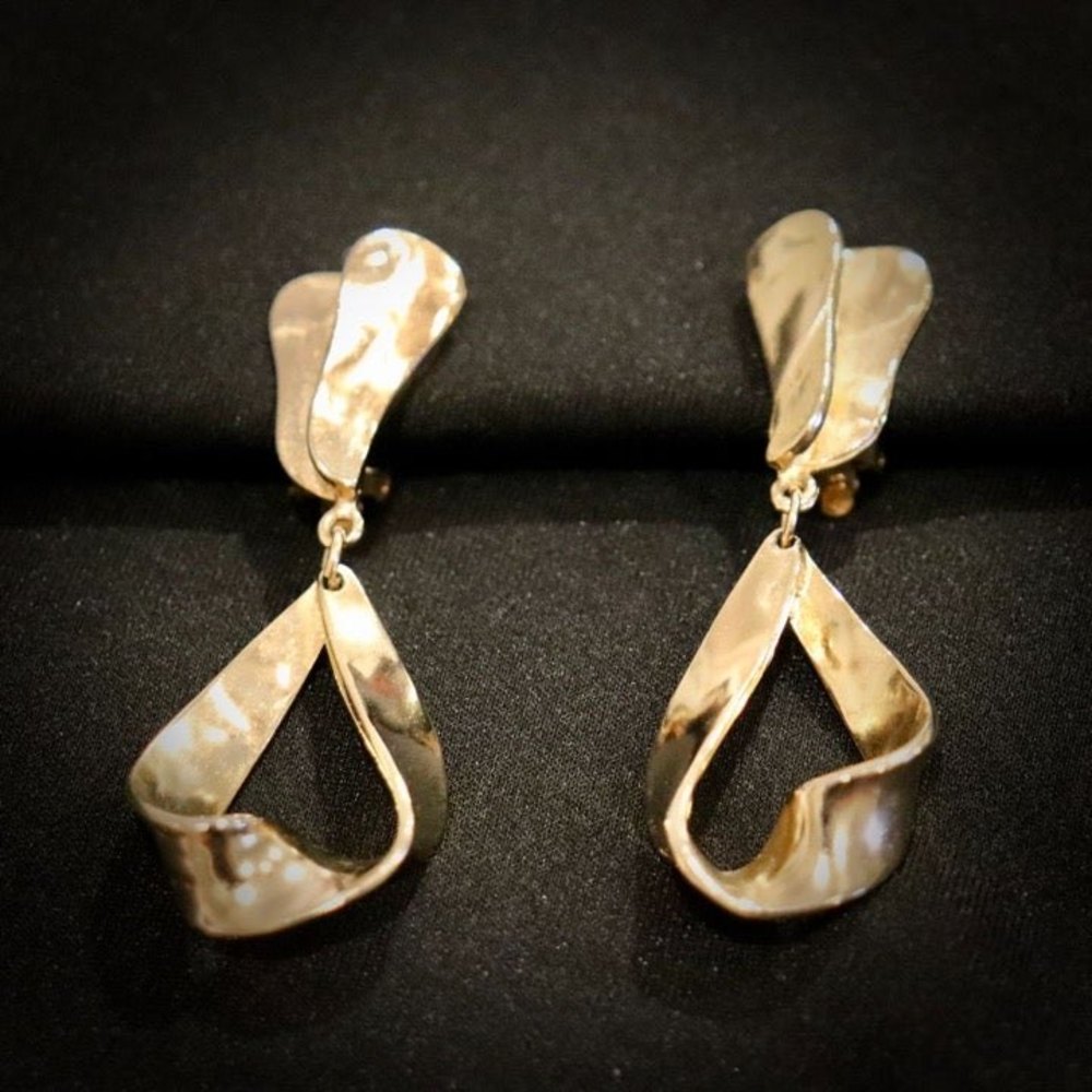 CAROL DAUPLAISE  Vintage 1980's Gold Tone Statement Clip-on Earrings - Modernist